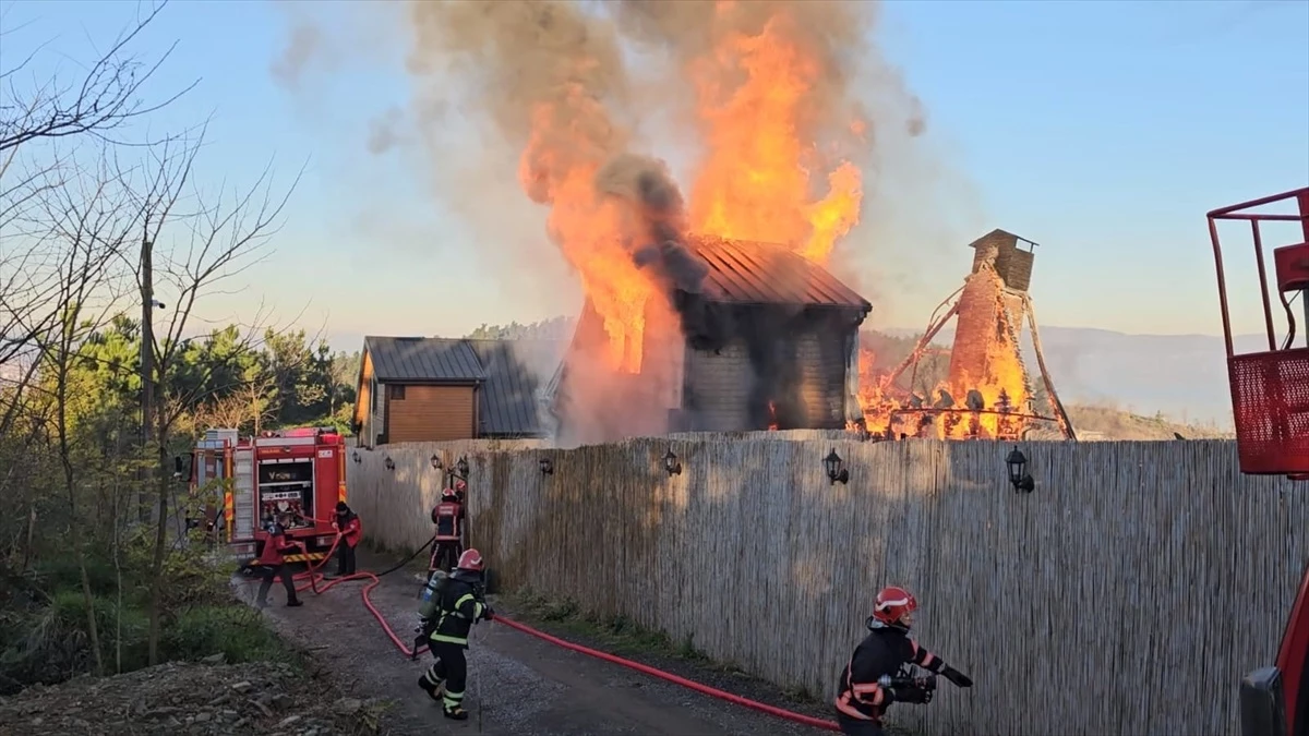 Sapanca\'da bungalov ev yangını