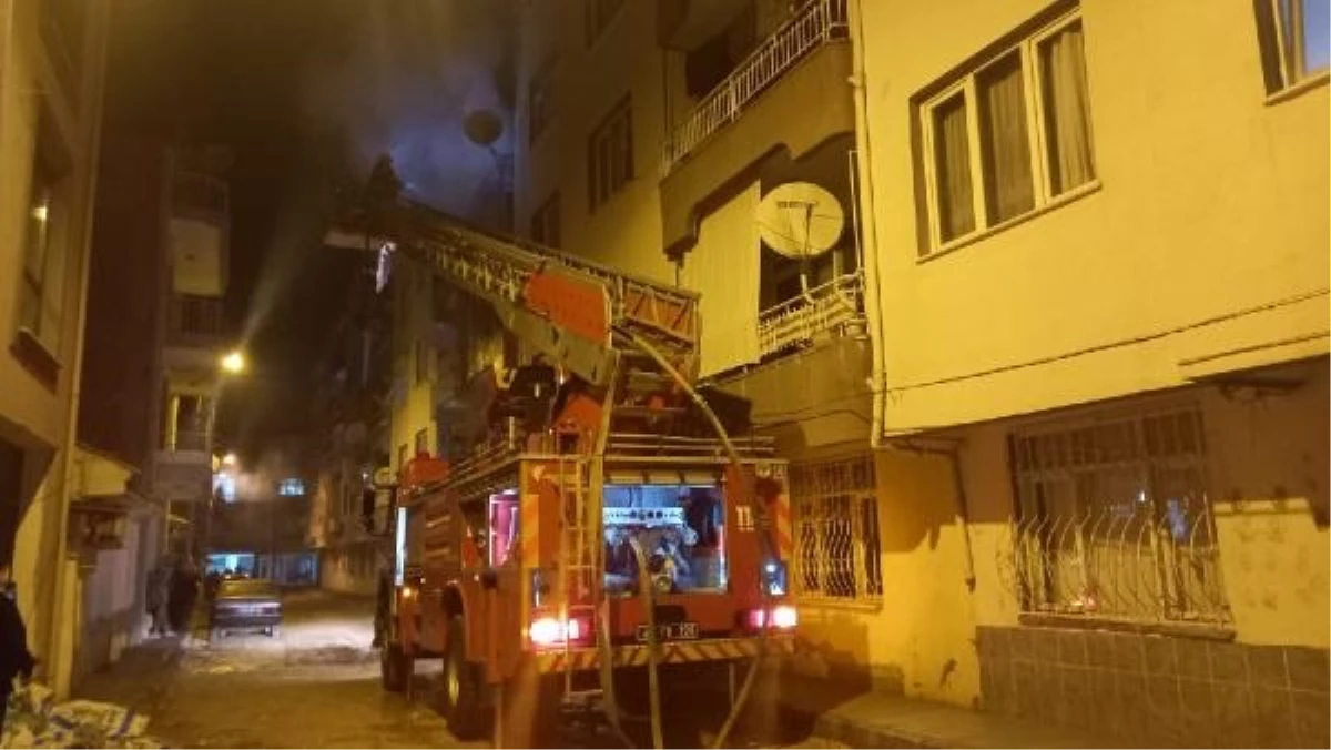 Alaşehir\'de Sigaradan Çıkan Yangın Söndürüldü