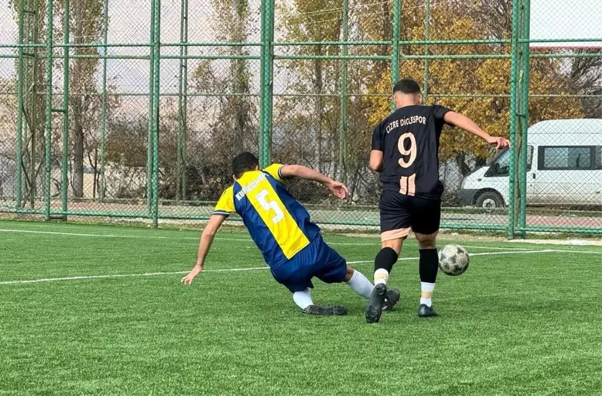 Şırnak\'ta futbol maçında hakeme ve rakip takıma saldırı