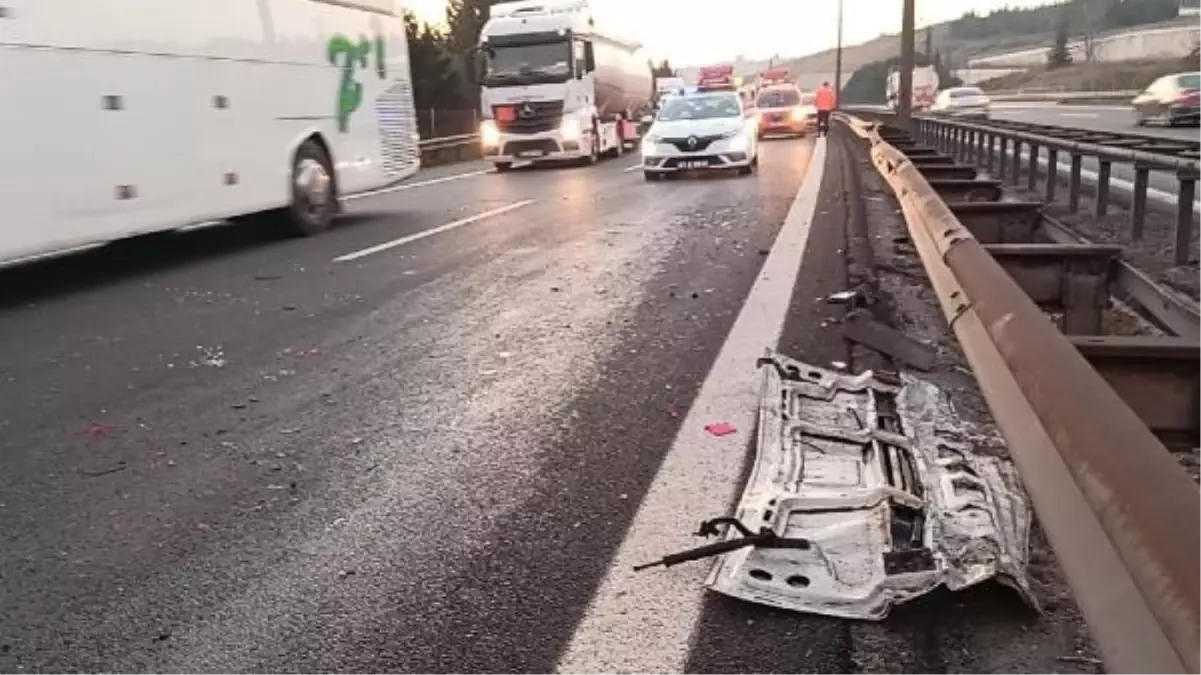 TEM yolunda kamyonun TIR\'a çarpmasıyla trafik yoğunluğu oluştu