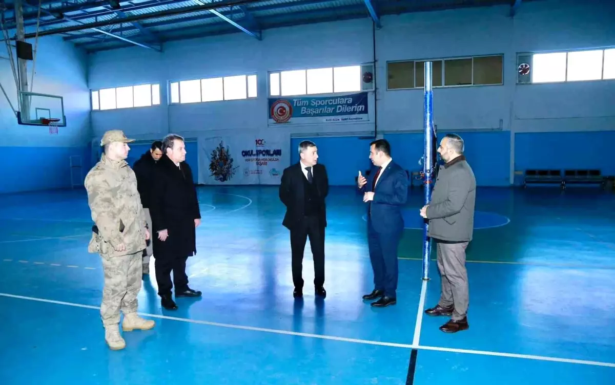 Gümüşhane Valisi Deprem Bölgesinde İncelemelerde Bulundu