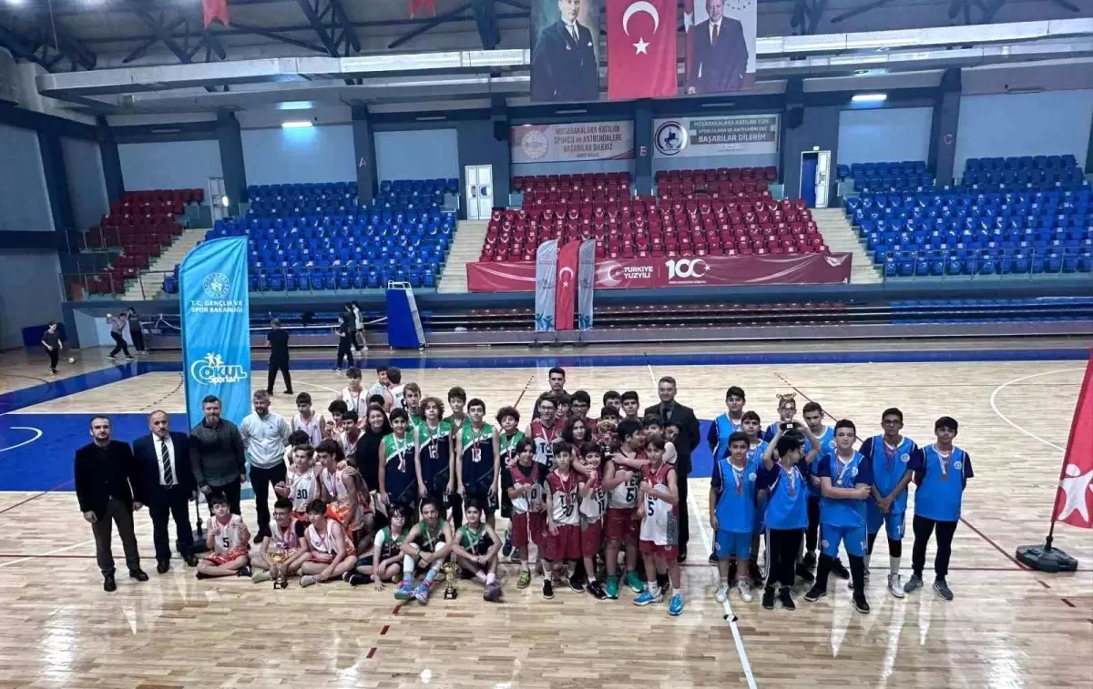 Yıldız basketbolda birinci belli oldu