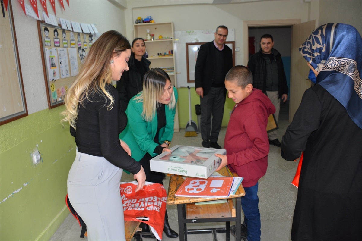 Yozgat\'ta polis eşleri köy okulu öğrencileriyle bir araya geldi