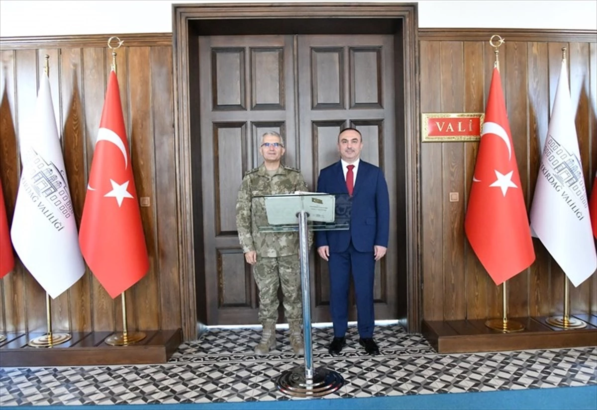 Ordu Komutanı Ali Sivri, Tekirdağ Valisi Recep Soytürk\'ü ziyaret etti