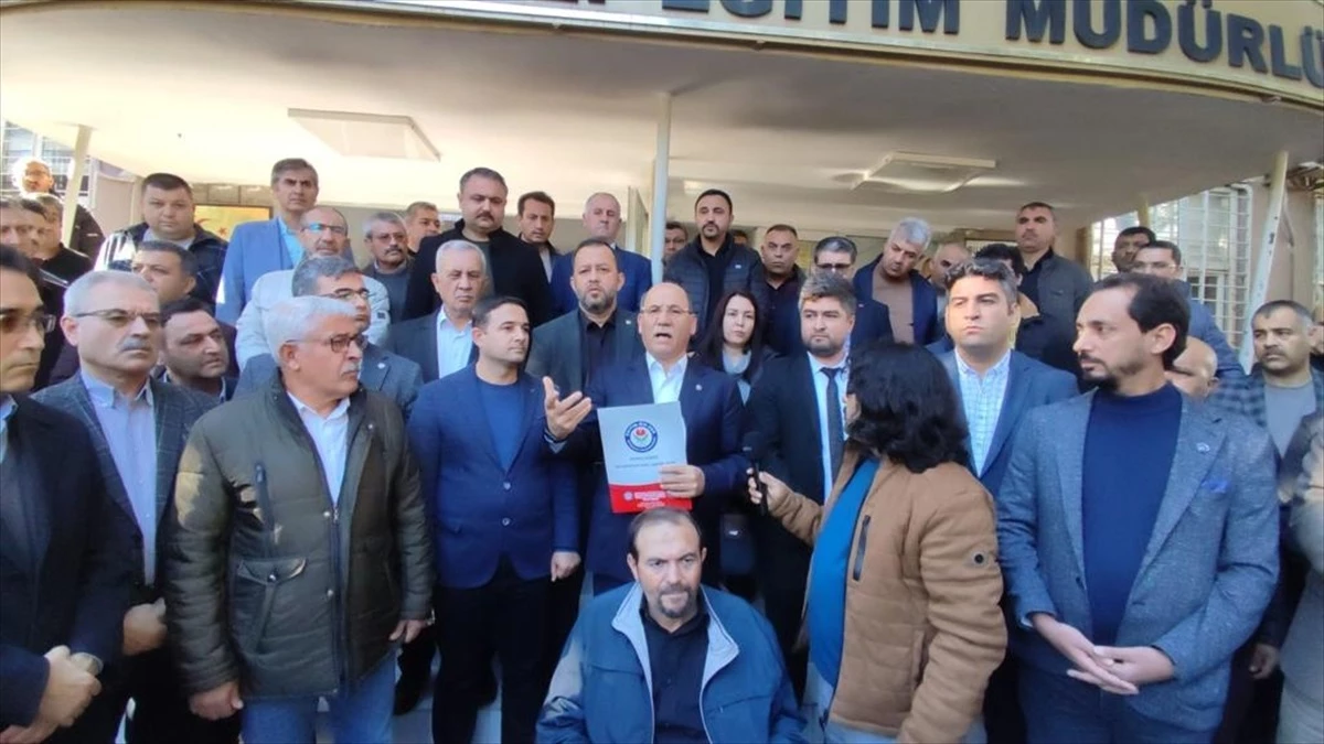 Adana\'da öğretmenin darbedildiği iddiasıyla basın açıklaması yapıldı
