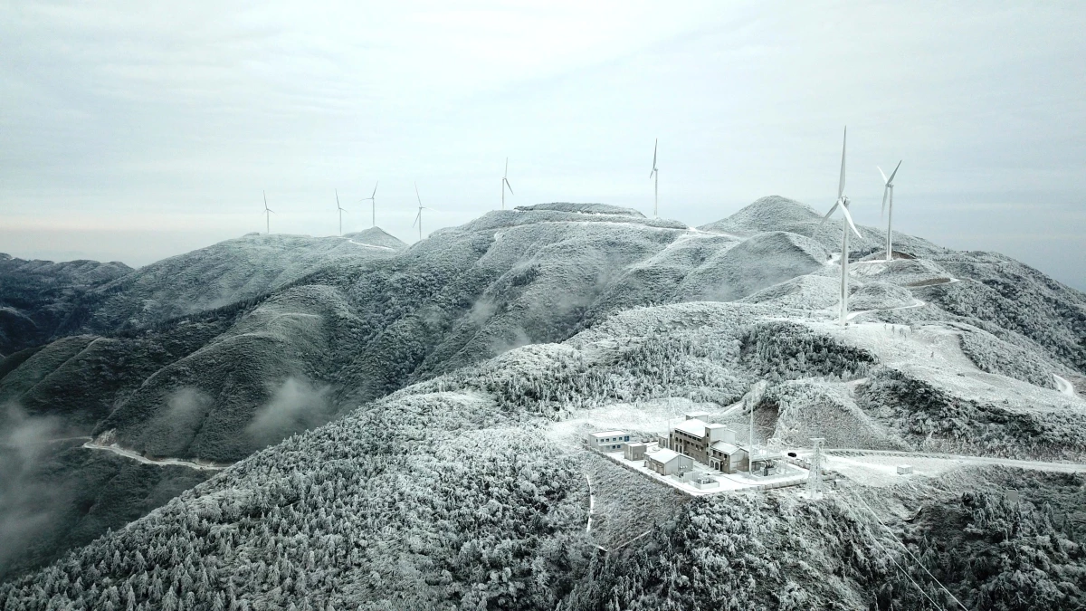 Çin\'de Soğuk Hava Dalgası Enerji Nakil Hatlarını Etkiledi
