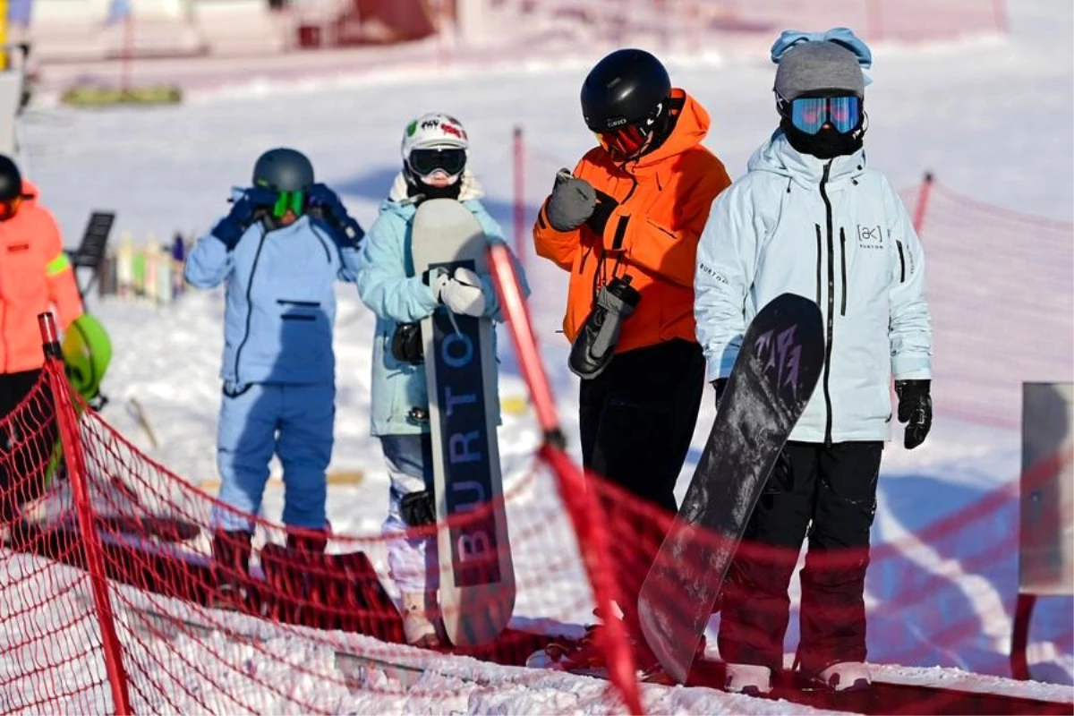 Çin\'in Altay kenti kayak tutkunları arasında popülerlik kazanıyor