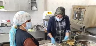 Arguvan'da taşımalı öğrencilere sıcak yemek dağıtılıyor