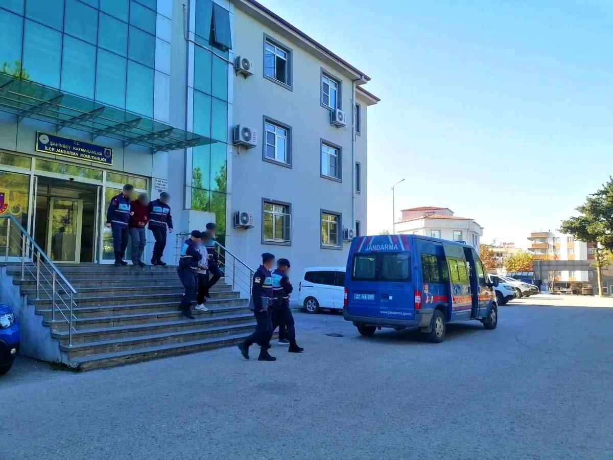 Gaziantep\'te bağ evinden hırsızlık yapan 3 şüpheli tutuklandı