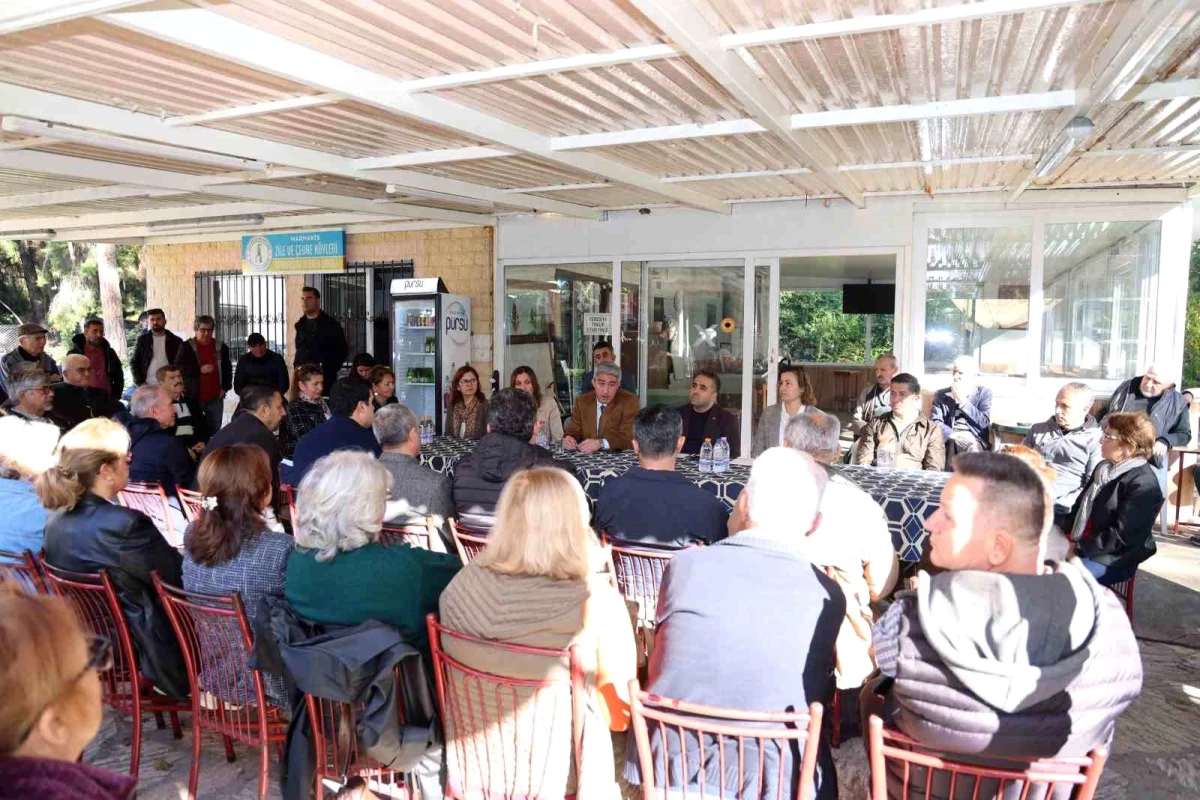 Marmaris Belediye Başkanı Mehmet Oktay, Halk Kürsüsü toplantısında vatandaşlarla buluştu