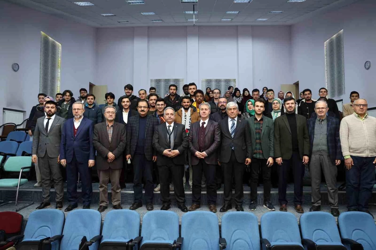 Talas Belediye Başkanı Mustafa Yalçın, ERÜ İlahiyat Fakültesi\'nde öğrencilerle bir araya geldi