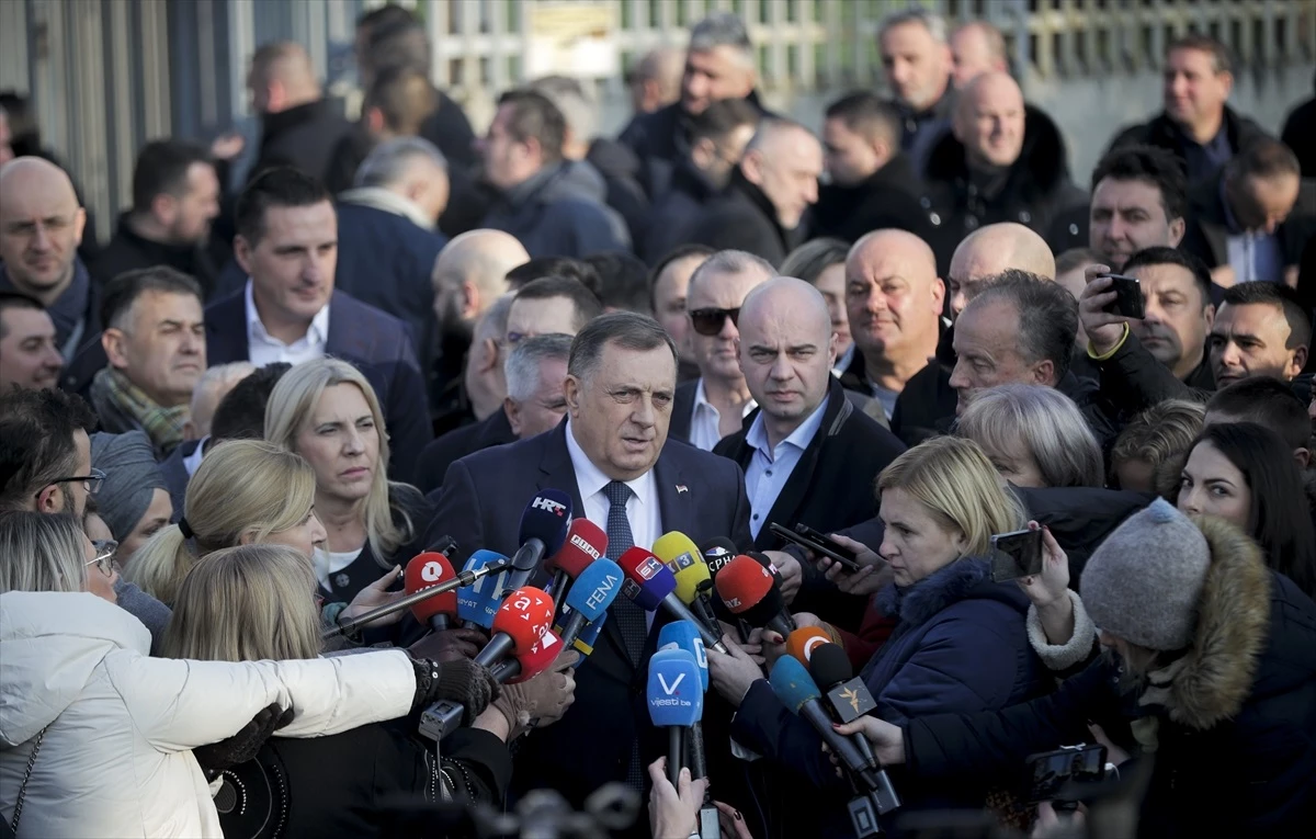 Sırp Cumhuriyeti Başkanı Dodik, Bosna Hersek\'ten ayrılacağını iddia etti