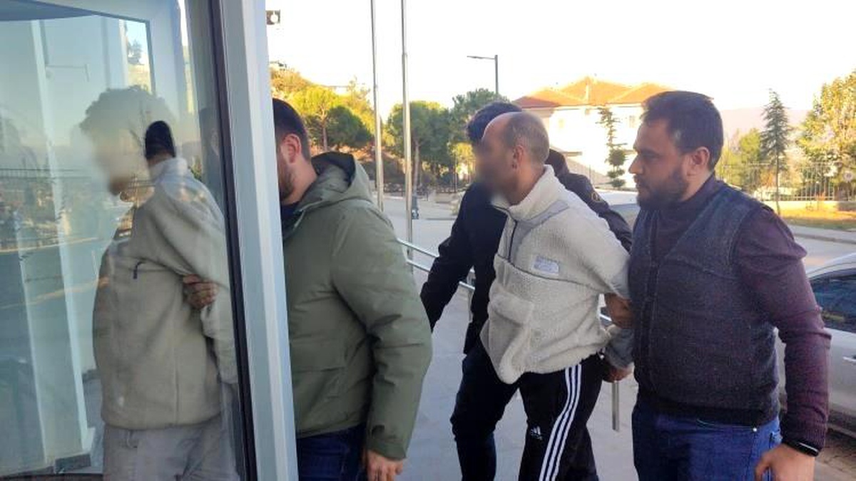 Bursa\'da Uyuşturucu Operasyonu: 4 Gözaltı