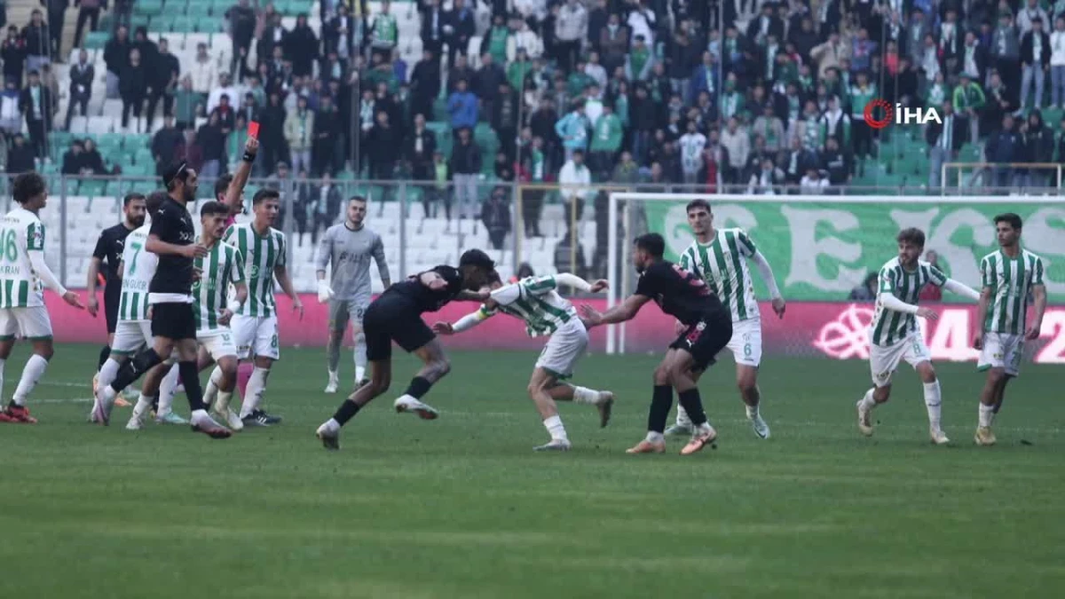 Bursaspor-Diyarbekirspor maçında ortalık karıştı