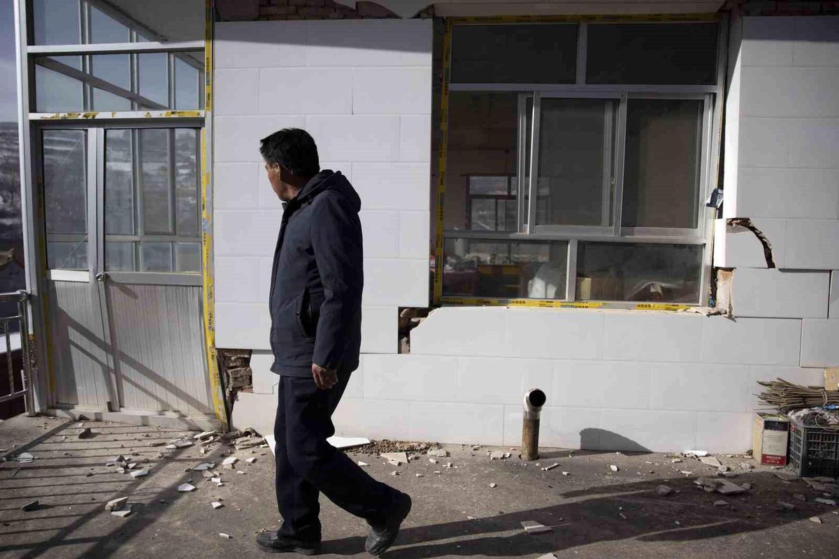 Çin\'deki depremde ölü sayısı 131\'e yükseldi