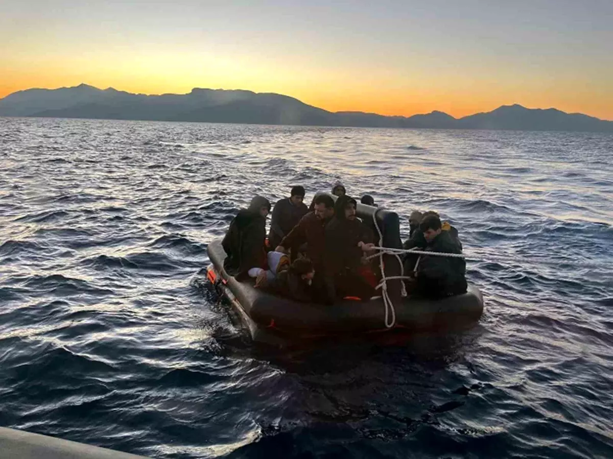 Yunanistan Sahil Güvenlik Unsurları Tarafından Türk Karasularına Geri İtildi