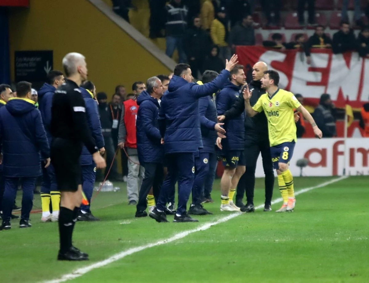 Fenerbahçe\'de Fred ve Mert Hakan Yandaş kırmızı kart gördü