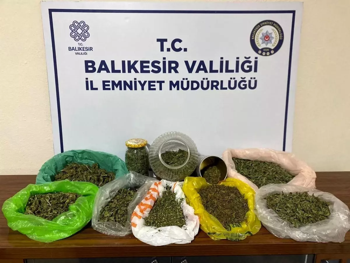 Balıkesir\'de Narkotik Operasyonunda 2 Kişi Yakalandı