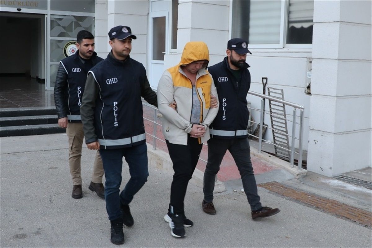 Rusya\'da dolandırıcılık suçundan aranan şüpheli Mersin\'de yakalandı