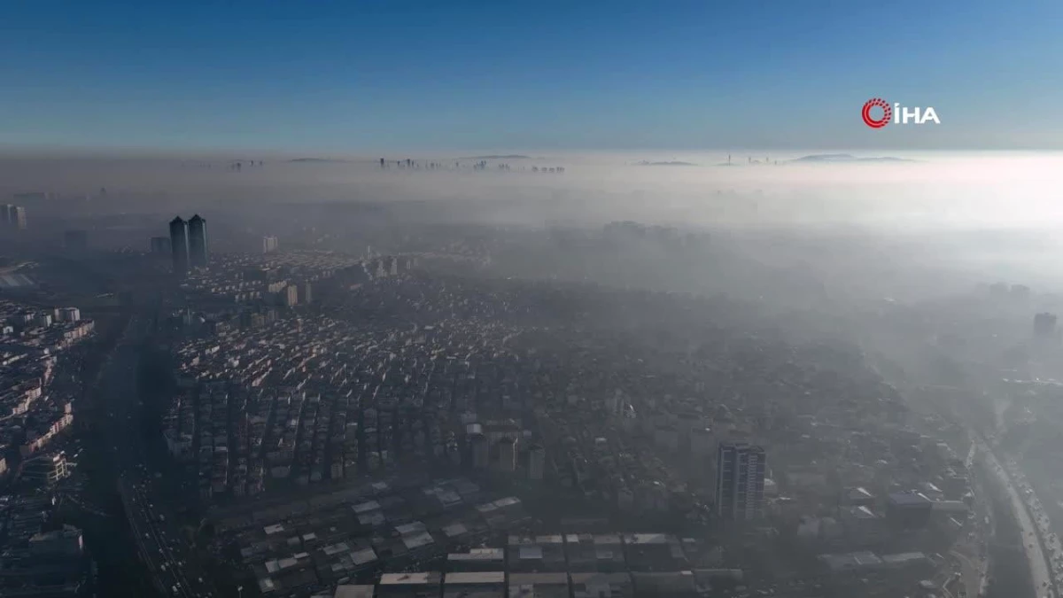 İstanbul\'da sis etkili oldu: Kartpostallık manzara havadan görüntülendi