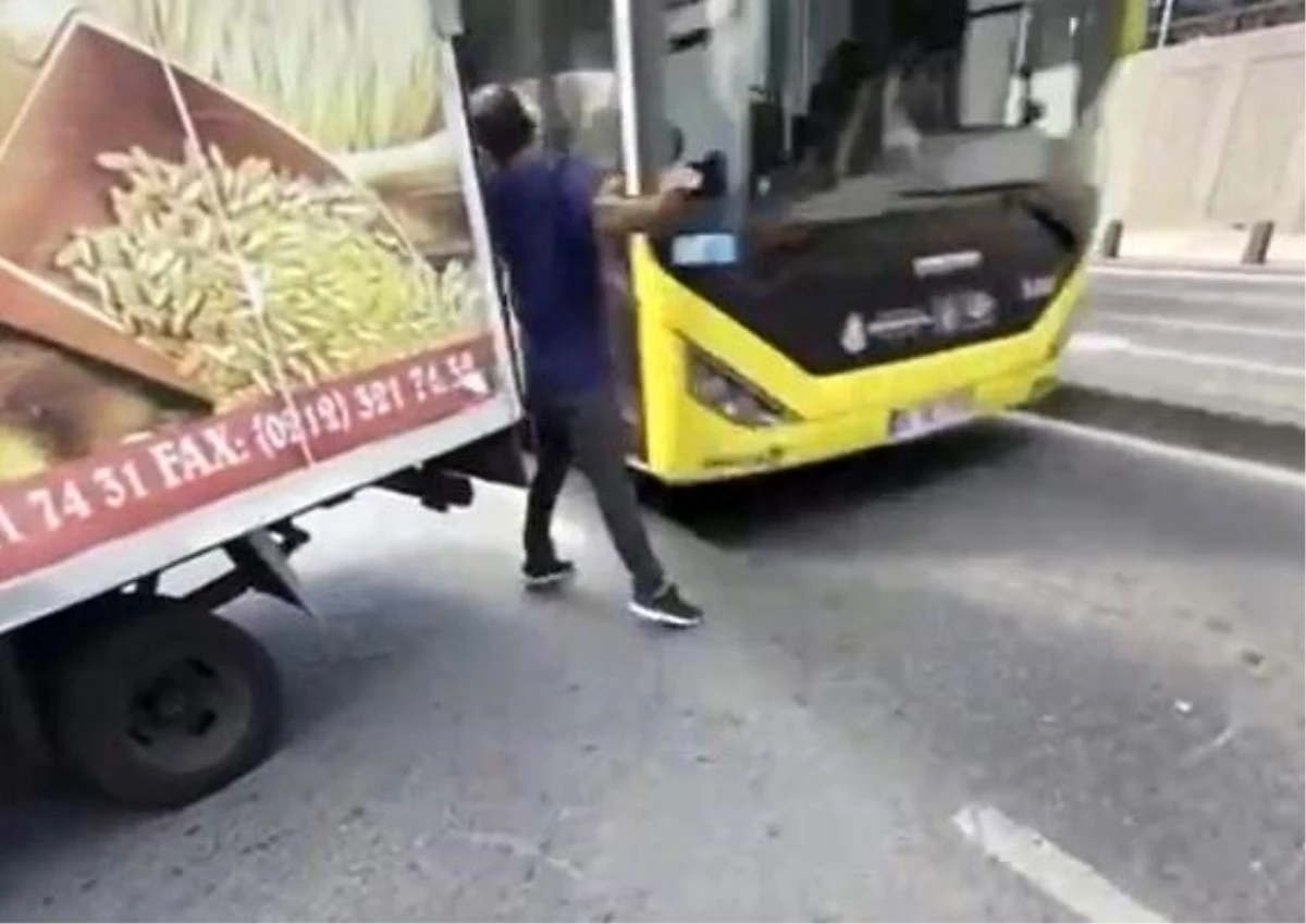 Kağıthane\'de kamyonetin arkasından çıkan kişi otobüsün altında kalmaktan kıl payı kurtuldu