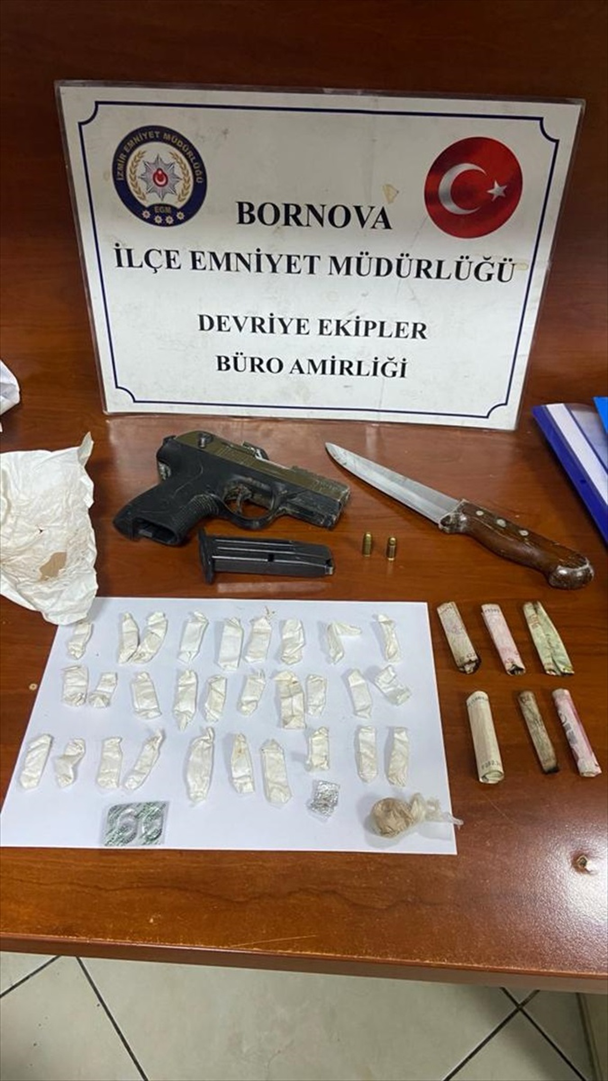 İzmir\'de polis kovalamacası: 2 kişi gözaltına alındı