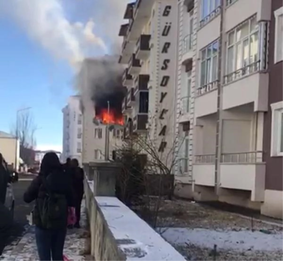 Kars\'ta 5 katlı binada patlama: 6 yaralı