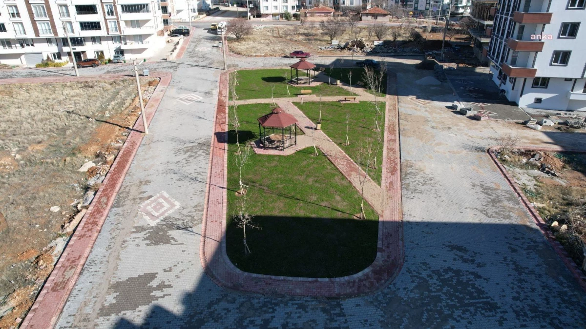 Kırşehir Belediyesi, Park ve Yol Çalışmalarını Sürdürüyor
