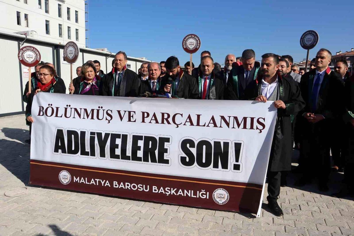 Malatya\'da avukatlar, tek çatıda adliye talebiyle yürüdü
