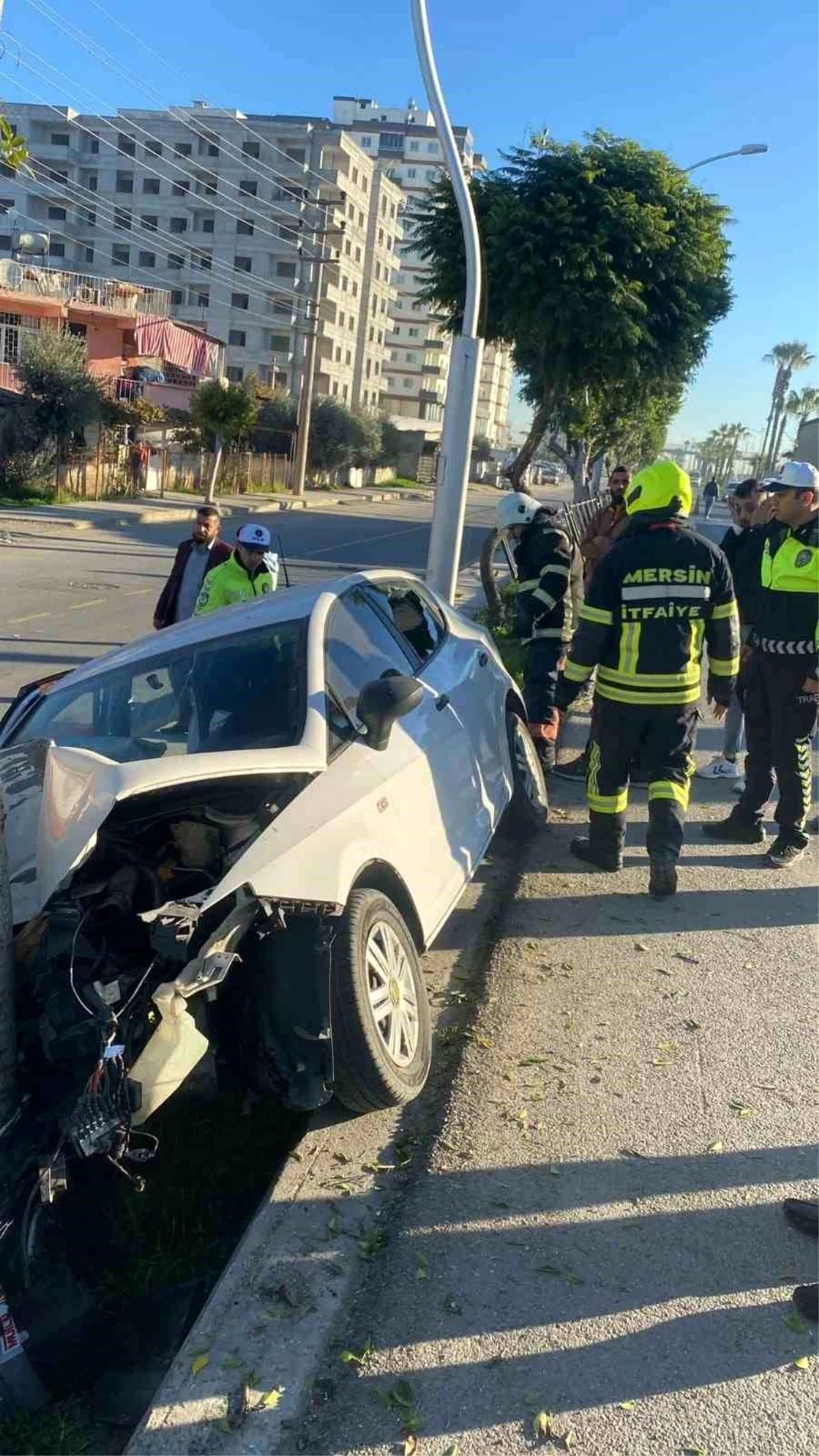 Tarsus\'ta kaza: Sürücü yaralandı