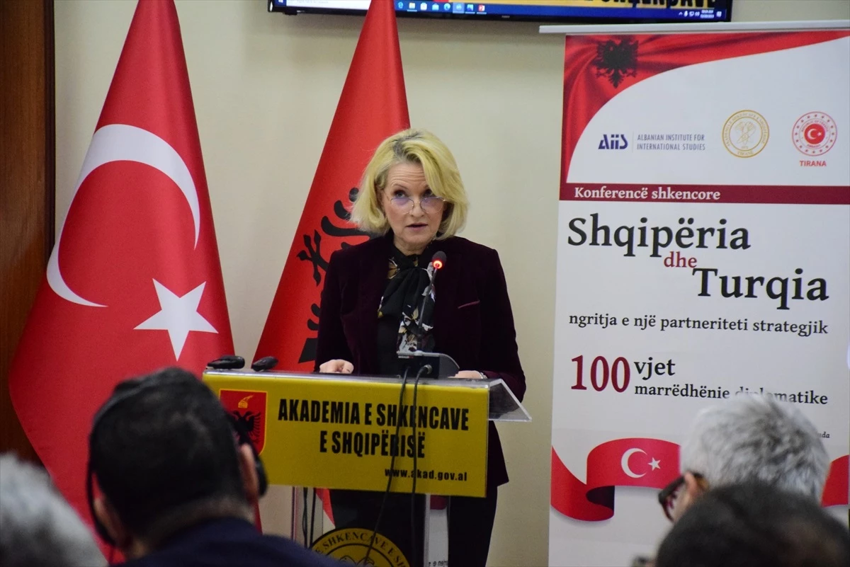 Tiran\'da, Arnavutluk ve Türkiye arasında 100 yıllık diplomatik ilişkiler konulu konferans düzenlendi