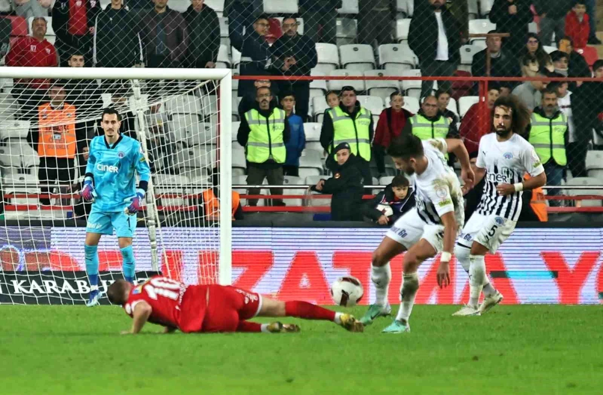 Antalyaspor ve Kasımpaşa Berabere Kaldı