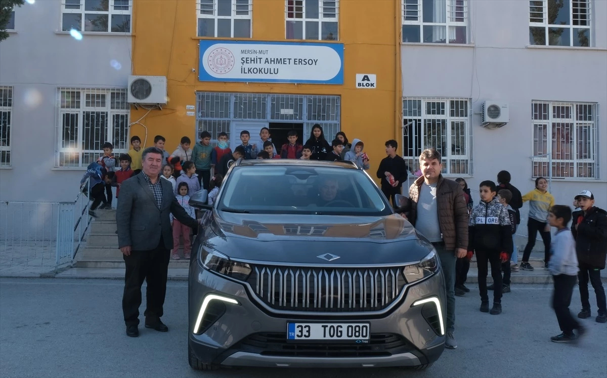 Türkiye\'nin yerli otomobili Togg, Mut\'ta öğrencilere tanıtıldı
