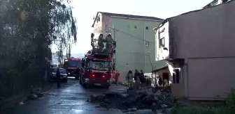Üsküdar'da doğal gaz borusu patladı, yangın söndürüldü