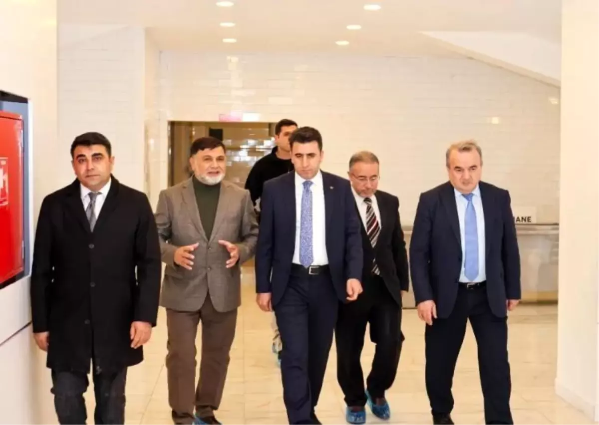 Bilecik Valisi Şefik Aygöl, Hafızlık Kız Kur\'an Kursu öğrencilerine muvaffakiyetler diledi