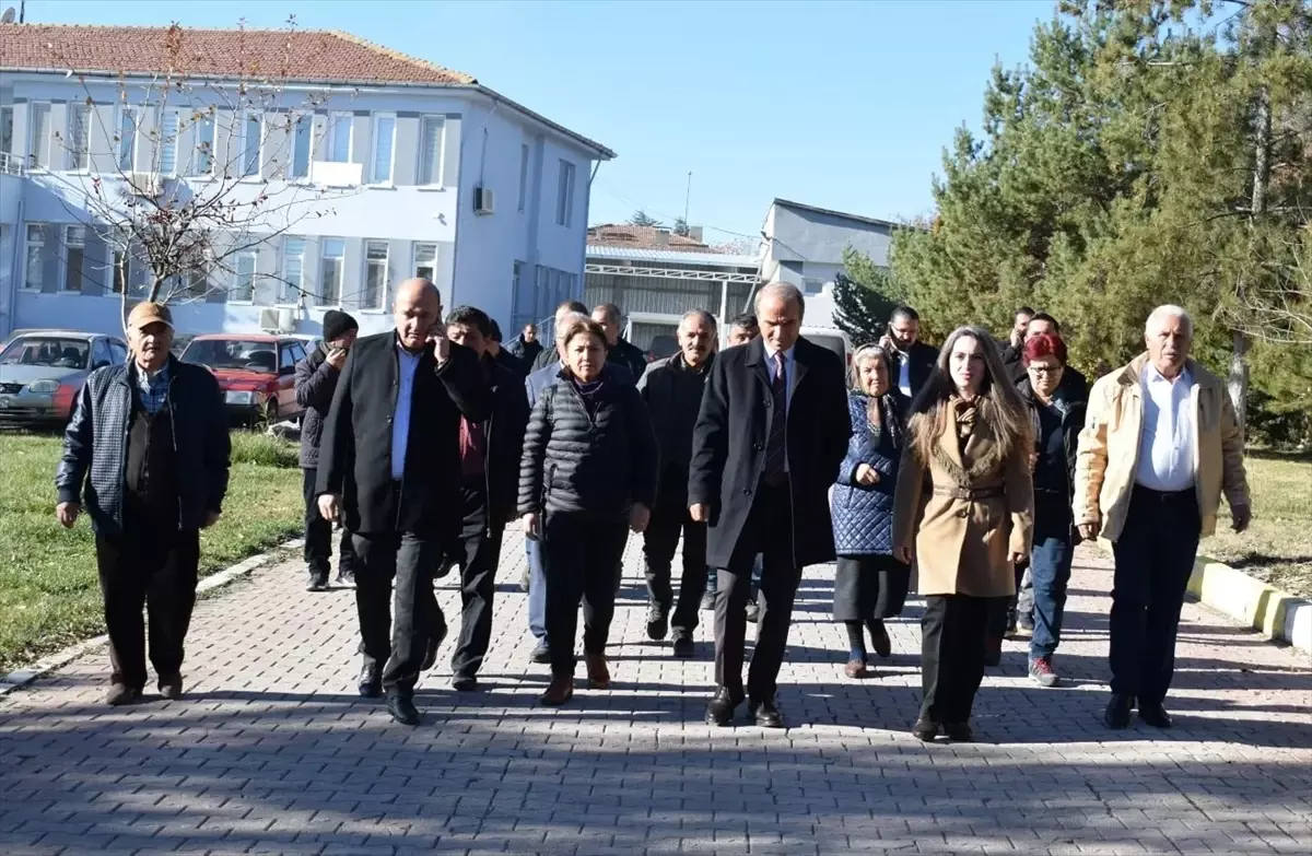 Arguvan Belediye Başkanı Mehmet Kızıldaş, pazar esnafı ve vatandaşlarla bir araya geldi