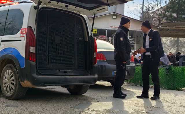 Babasının evindeki eşyaları izinsiz satınca gözaltına alındı Babasının evindeki eşyaları izinsiz satınca gözaltına alındı