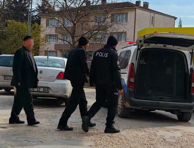 Babasının evindeki eşyaları izinsiz satınca gözaltına alındı Babasının evindeki eşyaları izinsiz satınca gözaltına alındı