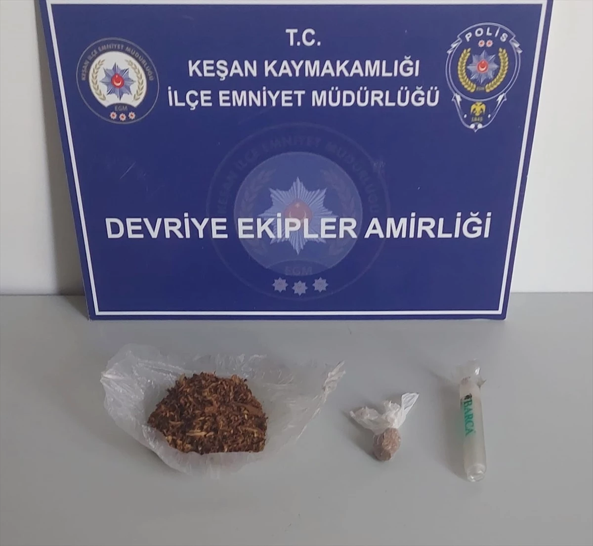 Edirne\'de uyuşturucu bulunan şüpheli gözaltına alındı, kamyonetteki aküler çalındı
