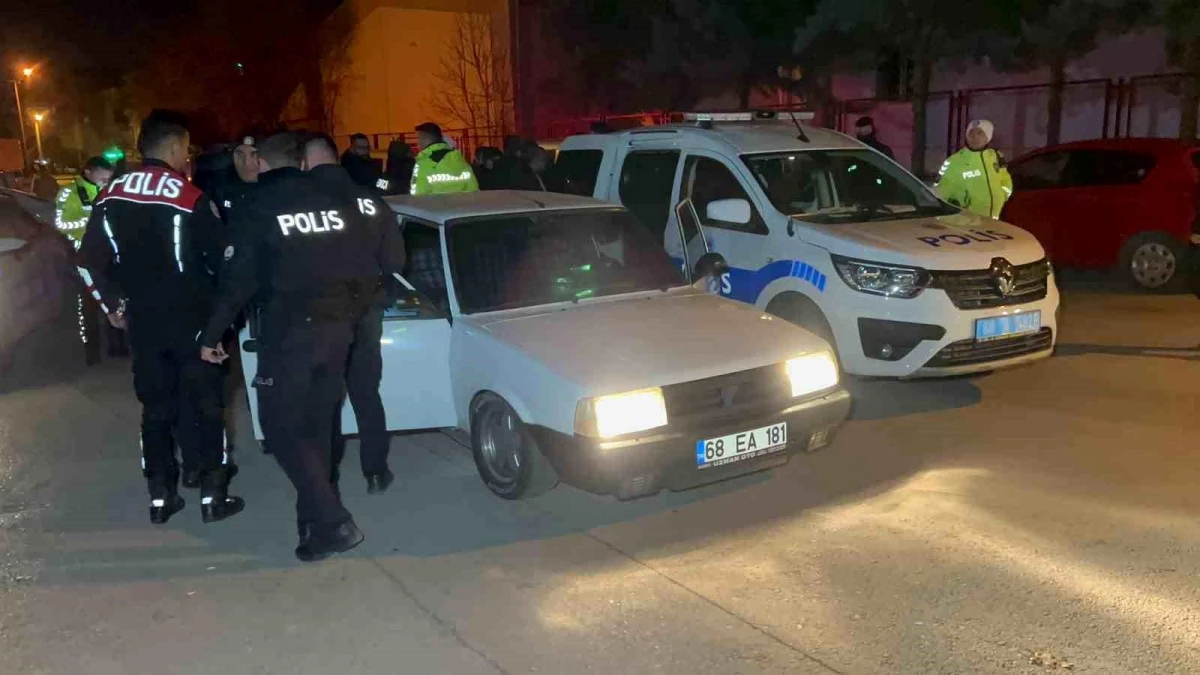 Aksaray\'da Polisi Peşine Takıp Kovalamaca Yapan Sürücü ve Arkadaşı Yakalandı
