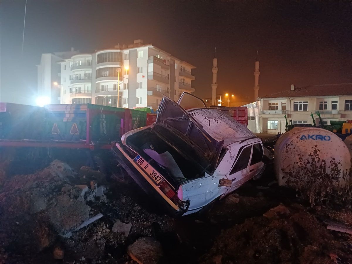 Kırıkkale\'de Otomobil Çarpışması: 4 Yaralı