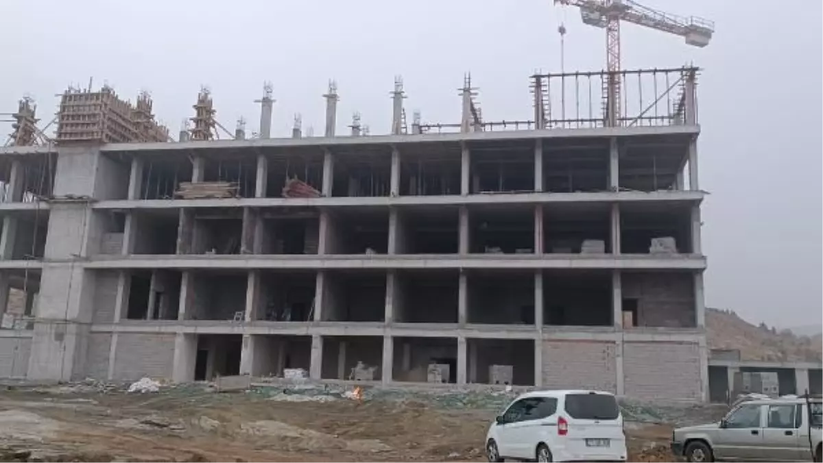 Kırıkkale\'de İnşaat İşçisi Asansör Boşluğundan Düştü
