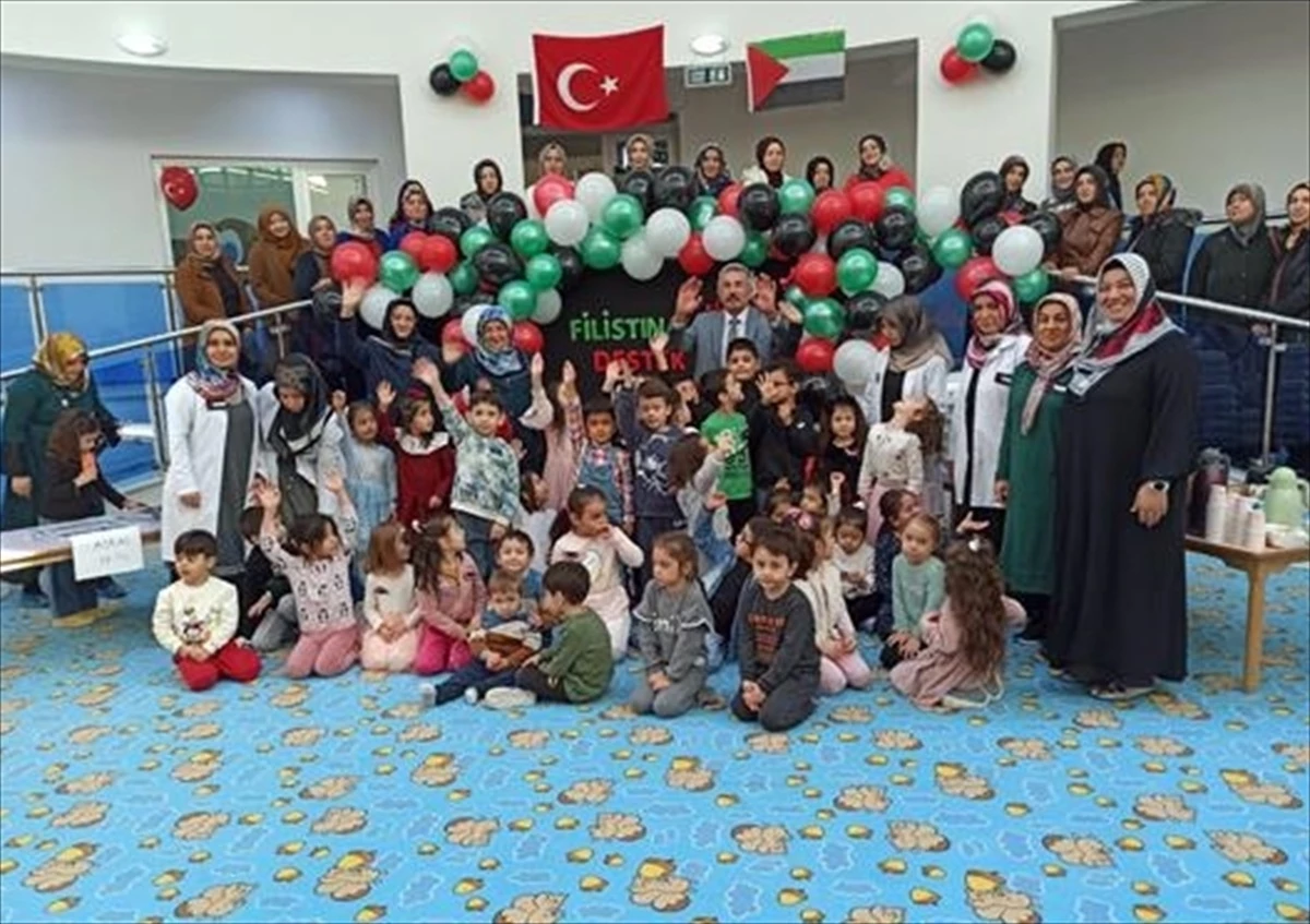 Kırşehir\'de Kur\'an kursu öğrencileri Filistinli akranları için kermes düzenledi