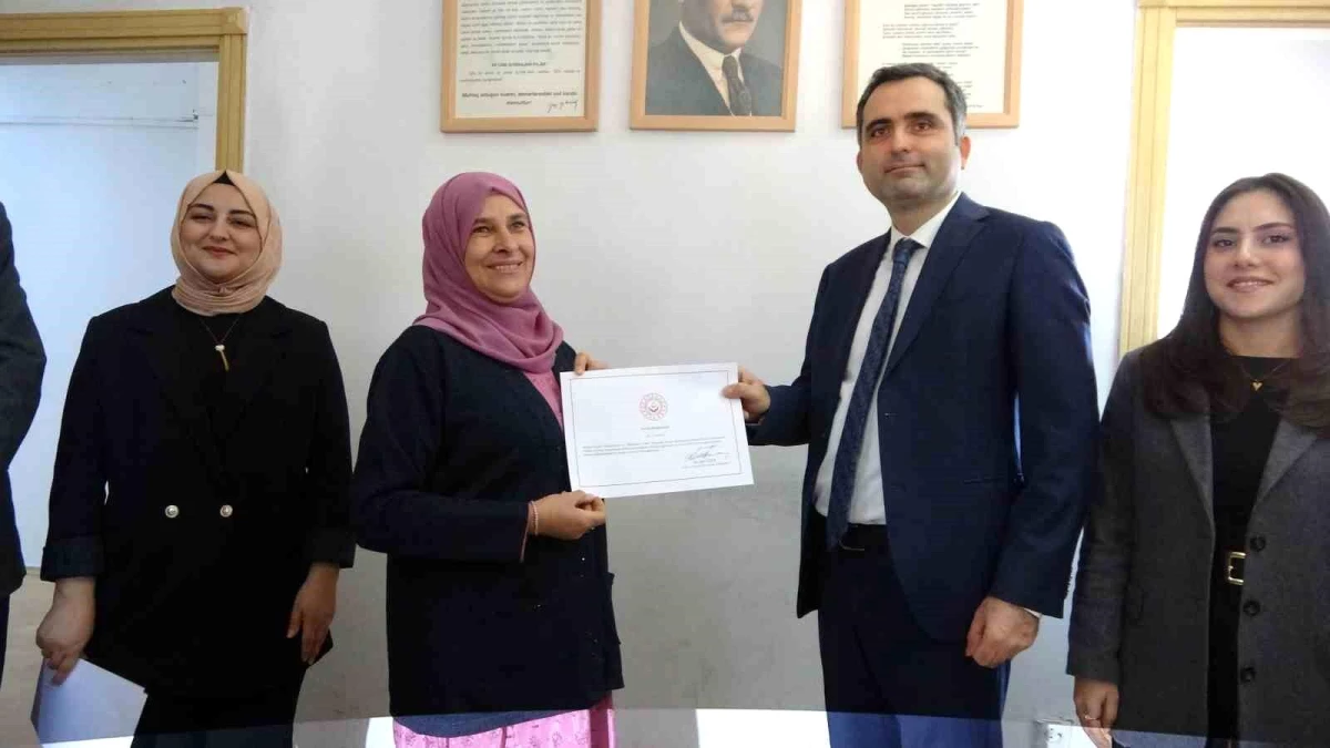 Adana\'da Kozan Aile Destek Merkezi\'nden 24 kadına meslek edinme kursu sertifikası