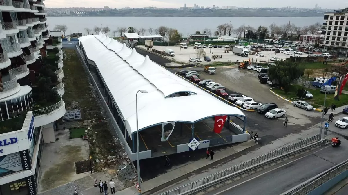 Küçükçekmece Belediyesi Fatih Mahallesi\'ne yeni bir pazar alanı kazandırdı