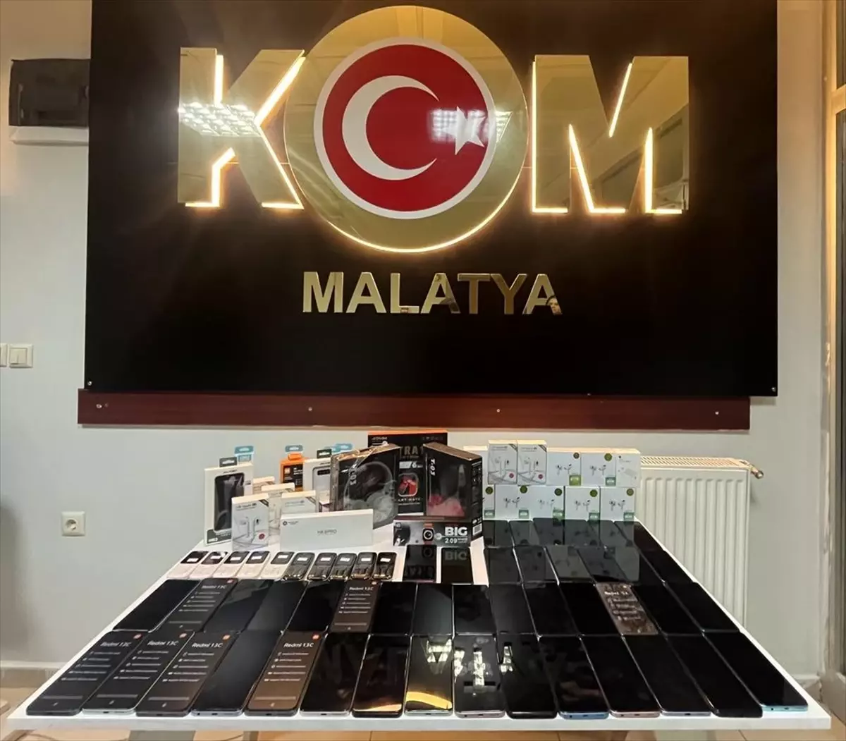 Malatya\'da gümrük kaçağı 54 cep telefonu ele geçirildi