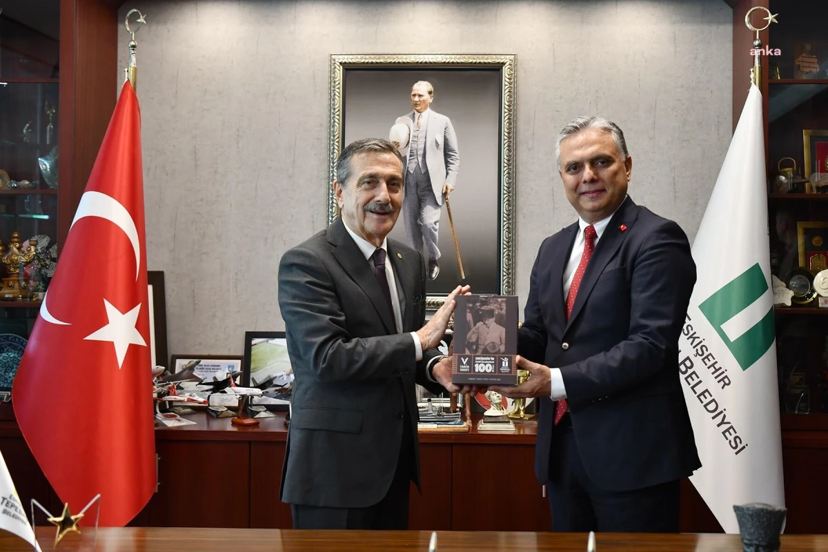 Muratpaşa Belediye Başkanı Ümit Uysal, Tepebaşı Belediyesi\'ni ziyaret etti