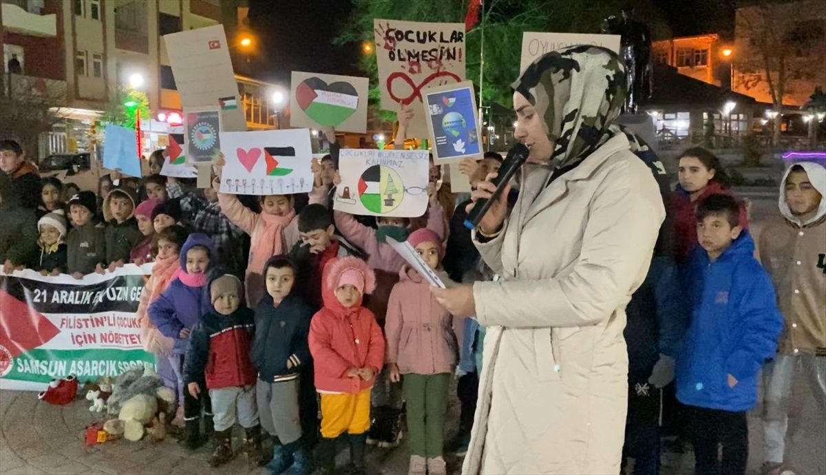 Samsun'da Minik Sporcular Gazze İçin Nöbette