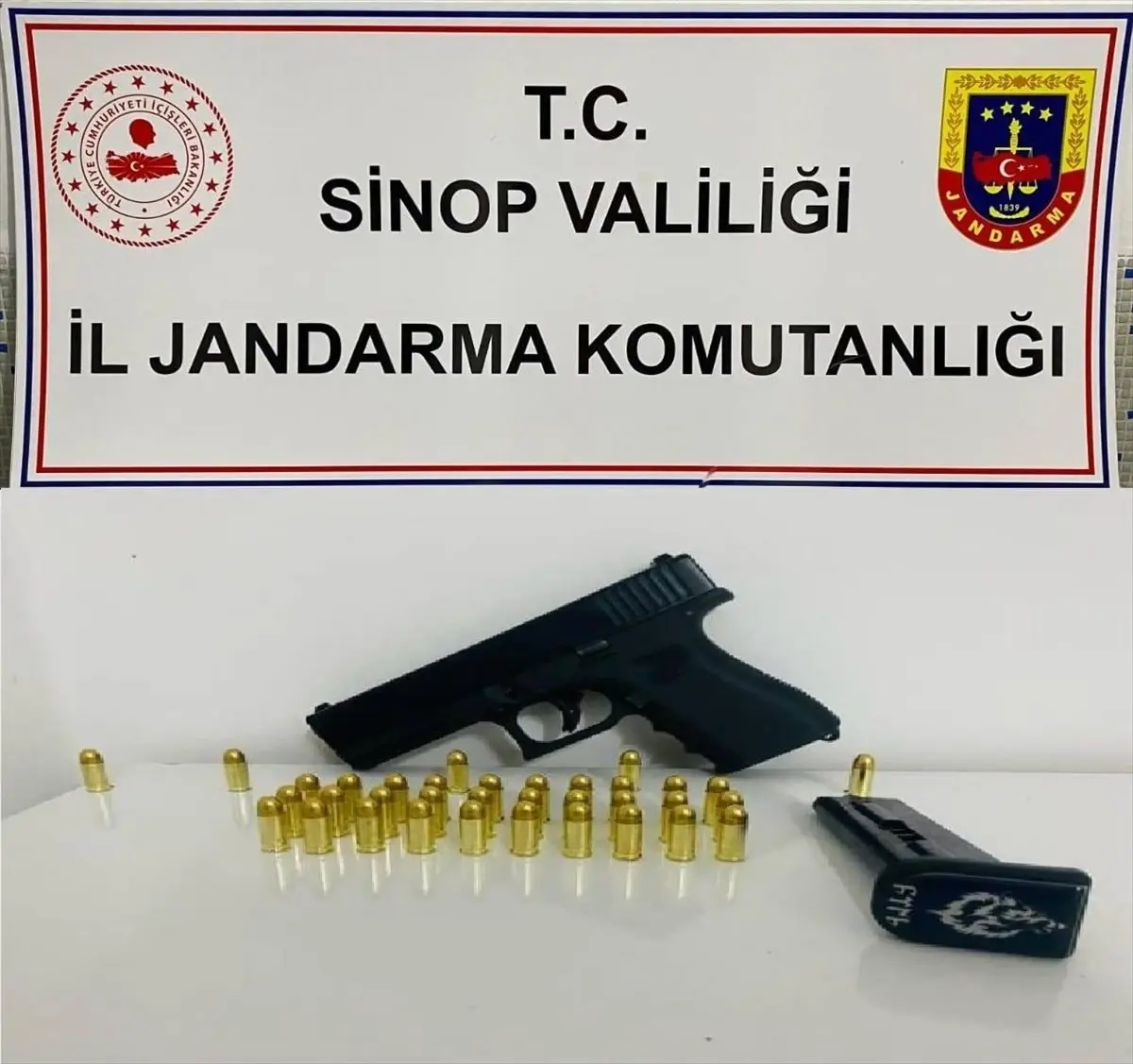 Sinop\'ta Ruhsatsız Tabanca Bulunduran Şüpheli Yakalandı