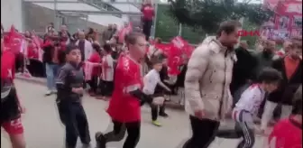 Samsunspor Eski Futbolcuları İlkokul Öğrencileriyle Sokak Futbolu Oynadı